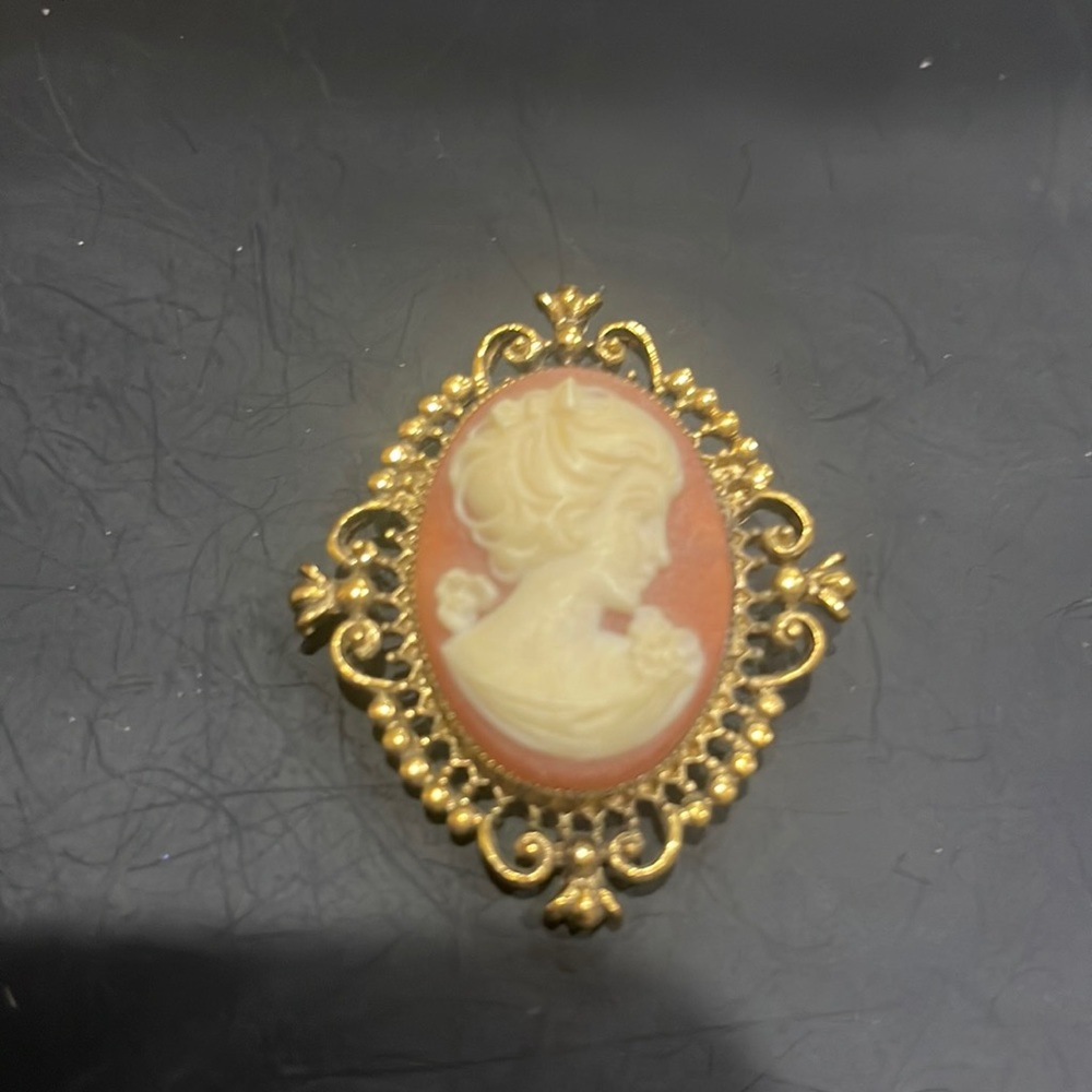 VINTAGE AVON Women’s 80s Cameo Perfume Locket Brooch/Pin